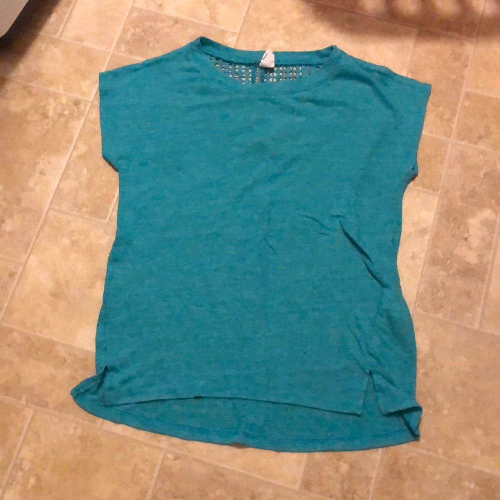 Girls old navy tee, lace back